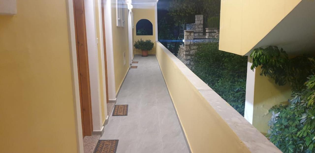 Apart-Hotel Llazari Himarë Exterior foto