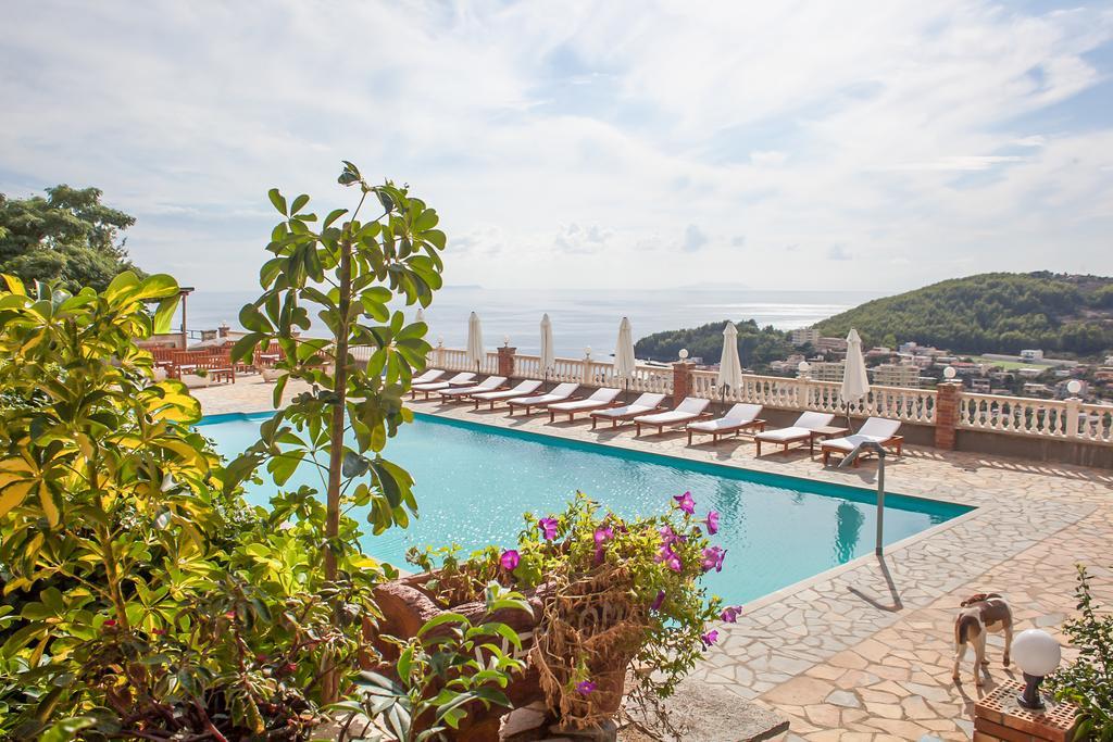 Apart-Hotel Llazari Himarë Exterior foto